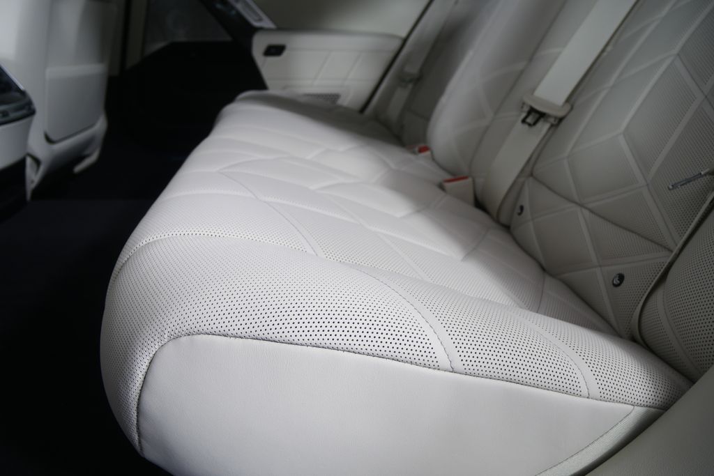 Thumbnail: 2026 BMW i7 - 13