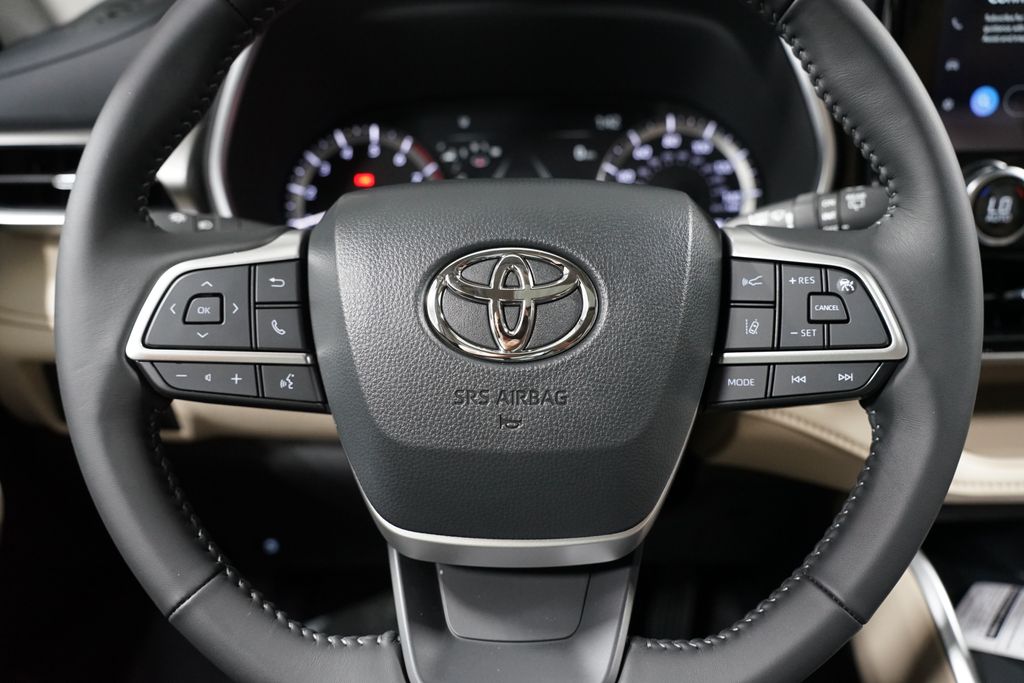 Thumbnail: 2025 Toyota Highlander - 12