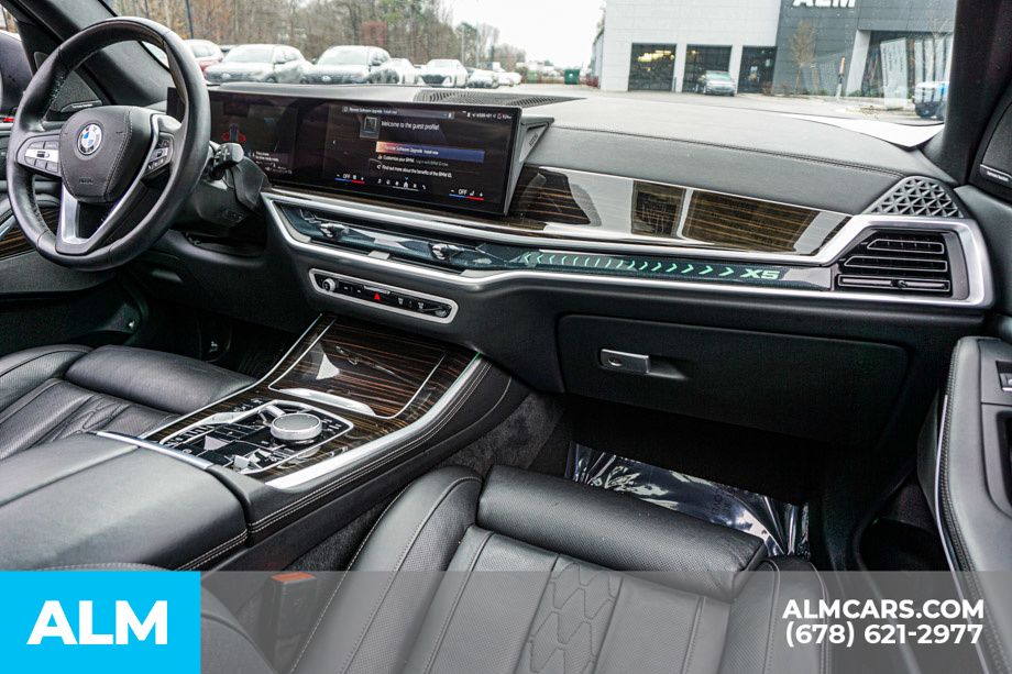 Used 2025 Gray BMW xDrive50e image 25