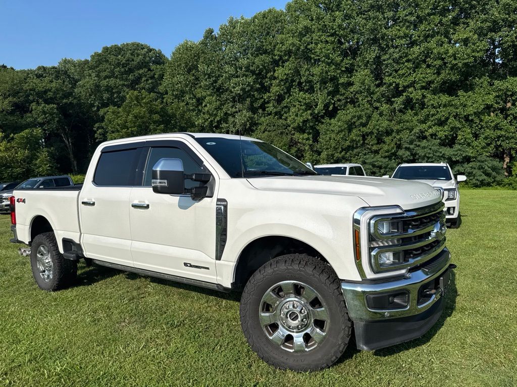 Star White Metallic Tri-Coat 2025 Ford F-250 Super Duty Pickup Truck Four-Wheel Drive Automatic
