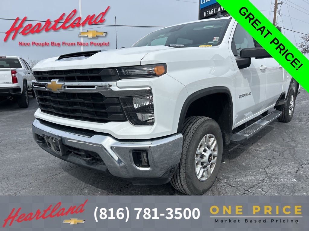 Summit White 2025 Chevrolet Silverado 2500HD LT Crew Cab 4WD Pickup Truck Four-Wheel Drive Automatic