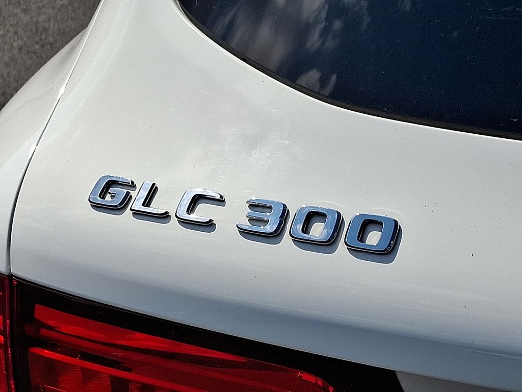 Thumbnail: 2017 Mercedes-Benz GLC - 27