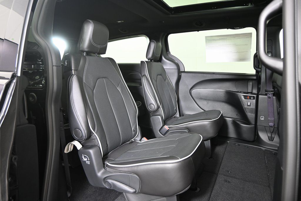 2026 Chrysler Pacifica Limited - Photo 16