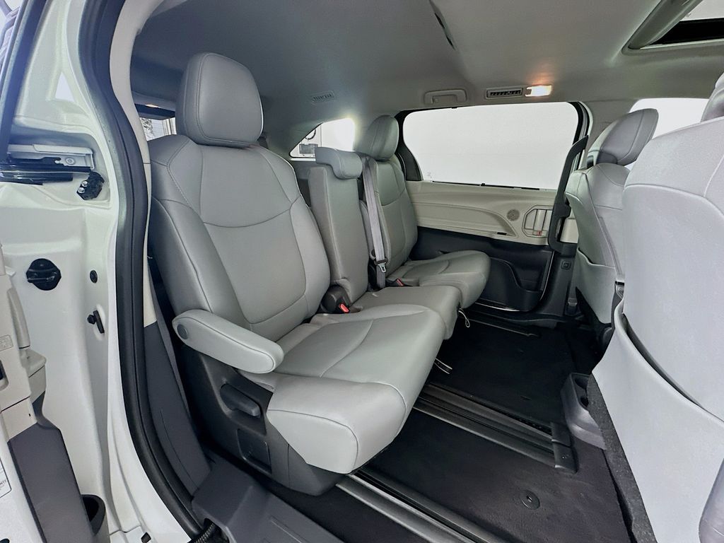 Thumbnail: 2024 Toyota Sienna - 27
