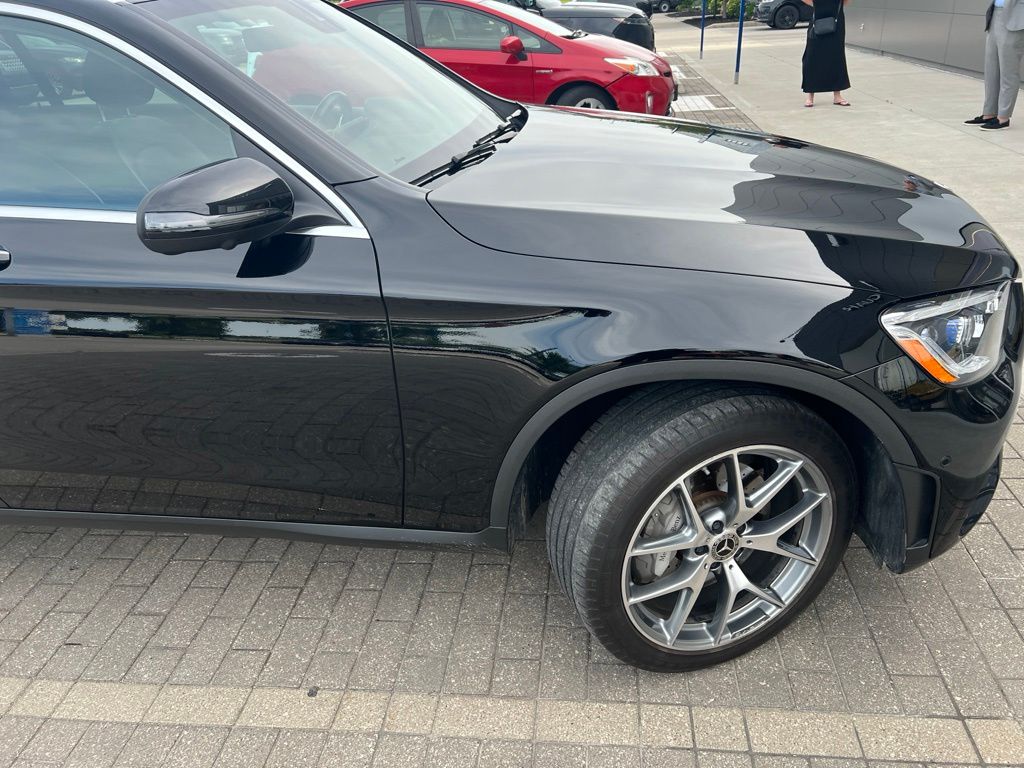 Used 2022 Black Mercedes-Benz GLC 300 image 4
