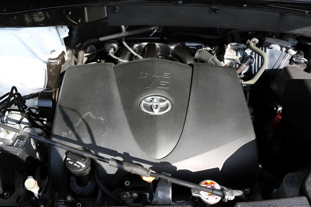 Used Car 2018 Toyota Highlander  Le For Sale Under $25,000 In Austin, Texas