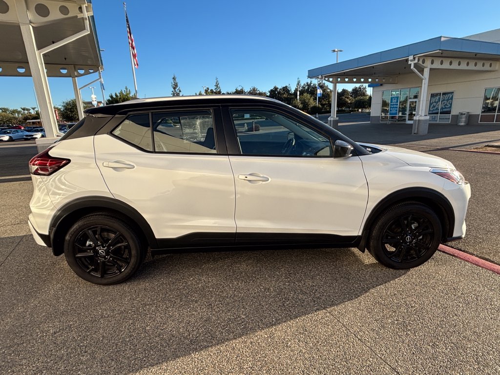Thumbnail: 2023 Nissan Kicks - 4