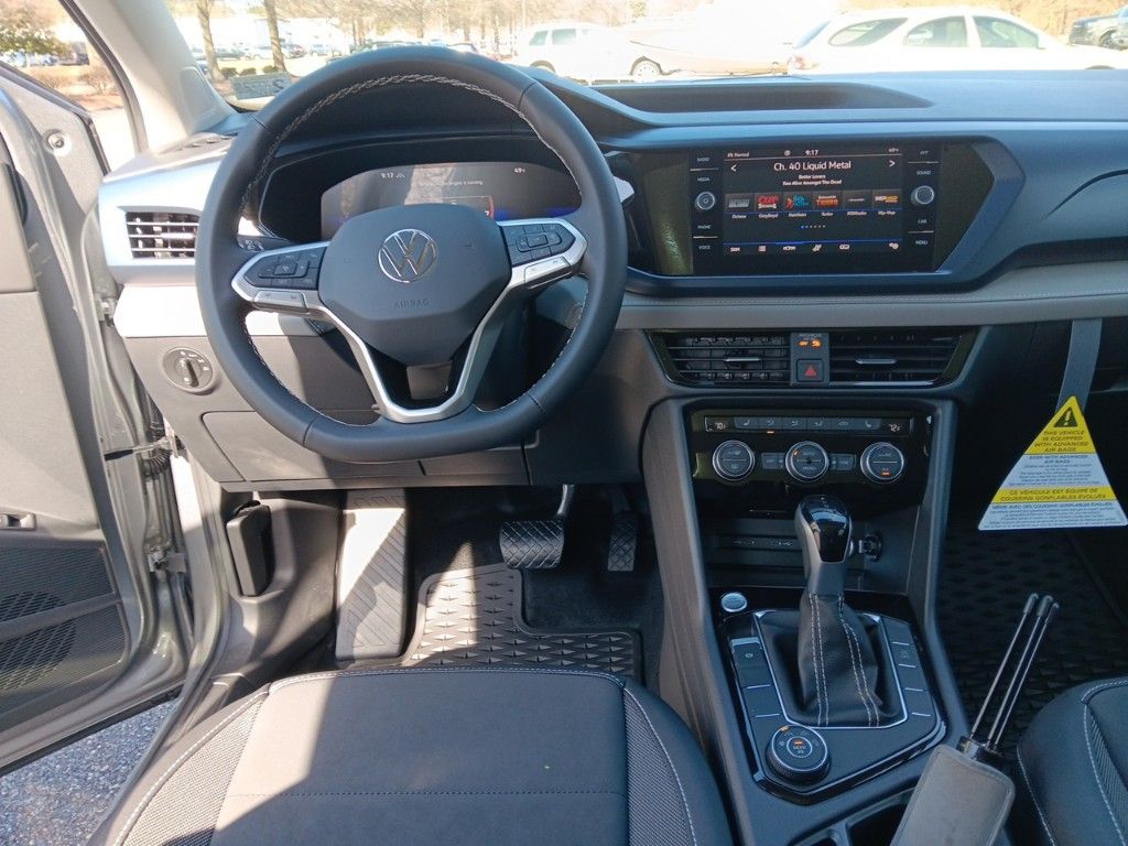 2024 Volkswagen Taos 1.5T SE 13