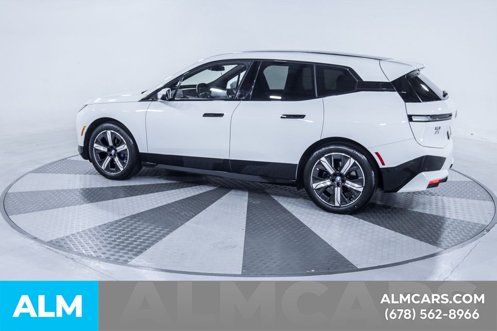 Used 2023 White BMW xDrive50 image 5