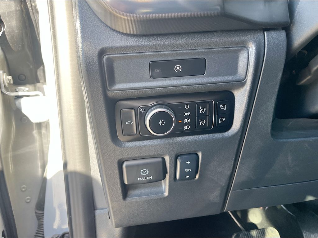 Used 2025 White Ford Lariat image 10