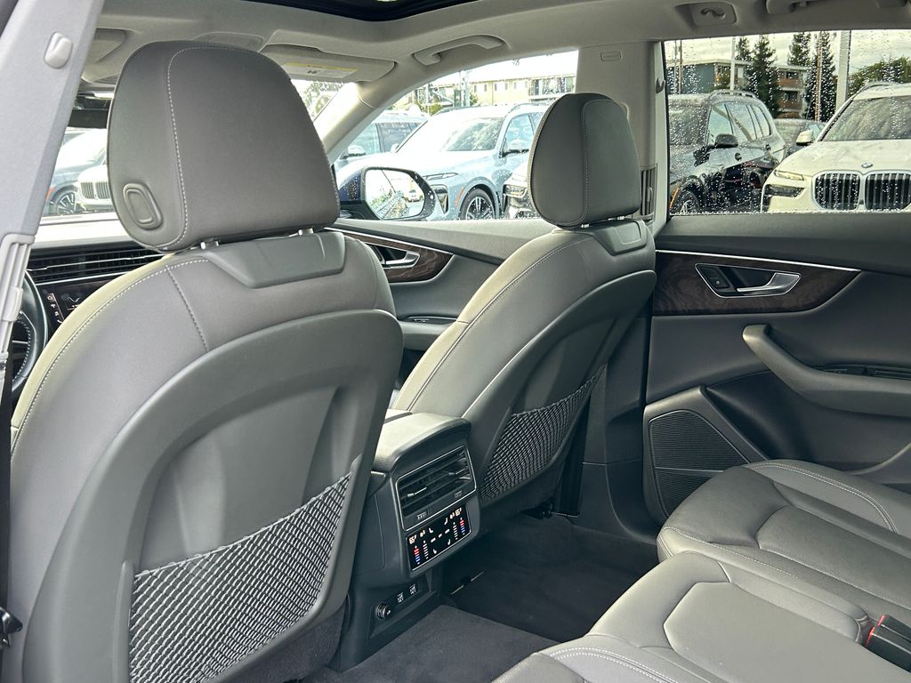 Thumbnail: 2020 Audi Q8 - 31