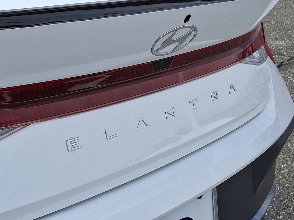 2025 Hyundai Elantra Sport 6