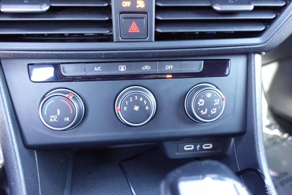 Used 2023 Silver Volkswagen 1.5T Sport image 19