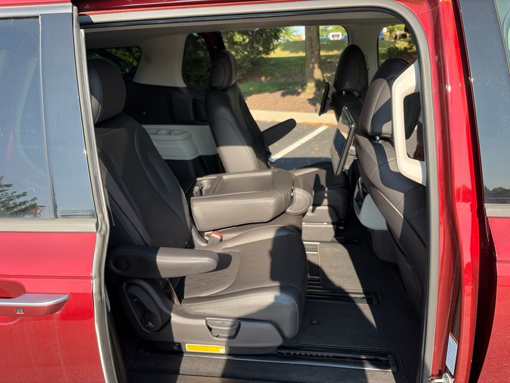 Used 2022 Red Kia SX image 18
