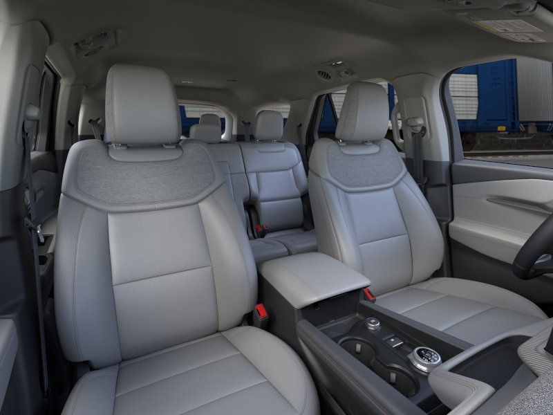 New 2026 Star White Metallic Tri-Coat Ford Active image 10