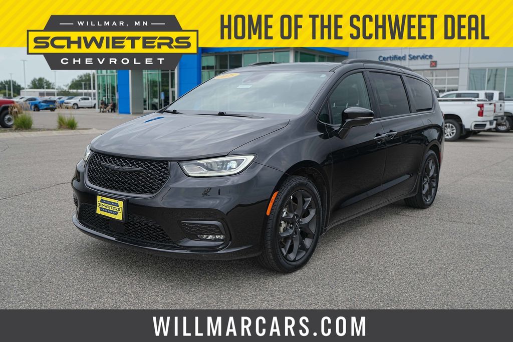 Diamond Black Crystal Pearlcoat 2025 Chrysler Pacifica Minivan Front-Wheel Drive 9-Speed Automatic
