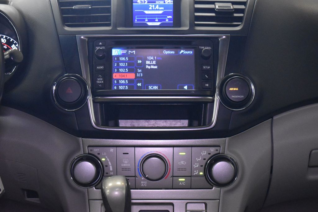 2013 Toyota Highlander Plus 16