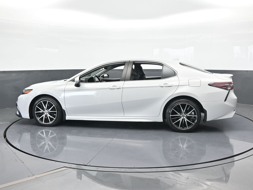 Used 2022 Toyota Camry SE with VIN 4T1G11AK4NU066130 for sale in Miami, FL