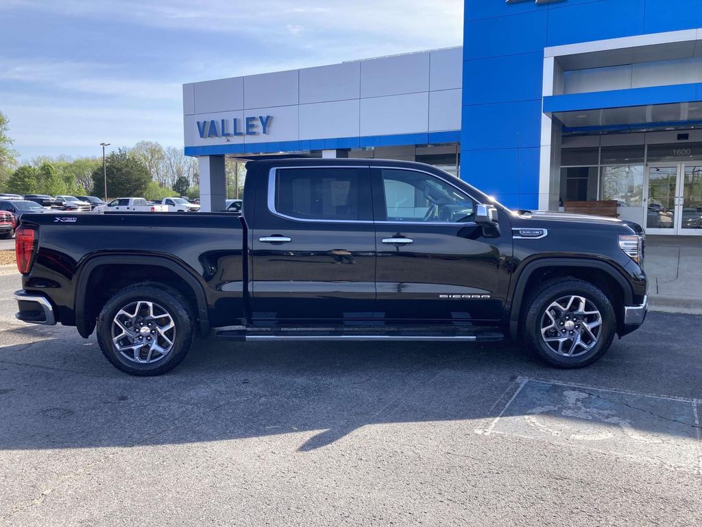 Used 2022 Black GMC SLT image 2