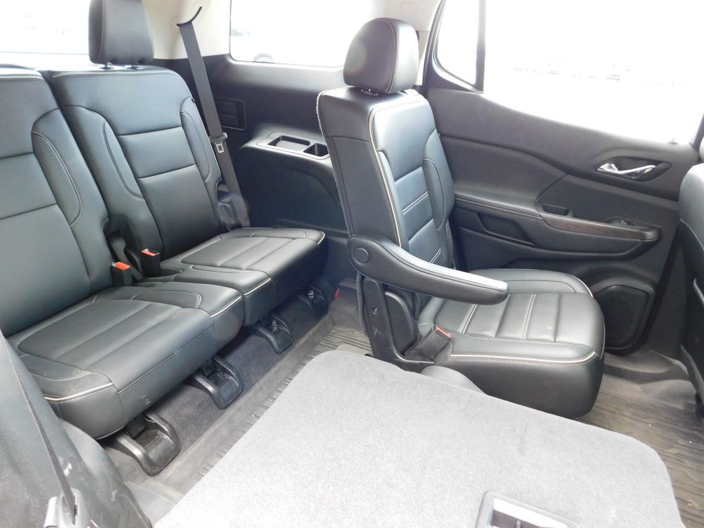 2023 GMC Acadia Denali 5