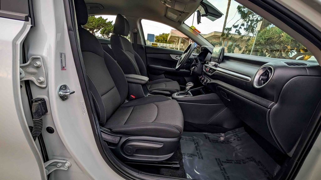 Used 2024 Kia Forte LXS 4D Sedan