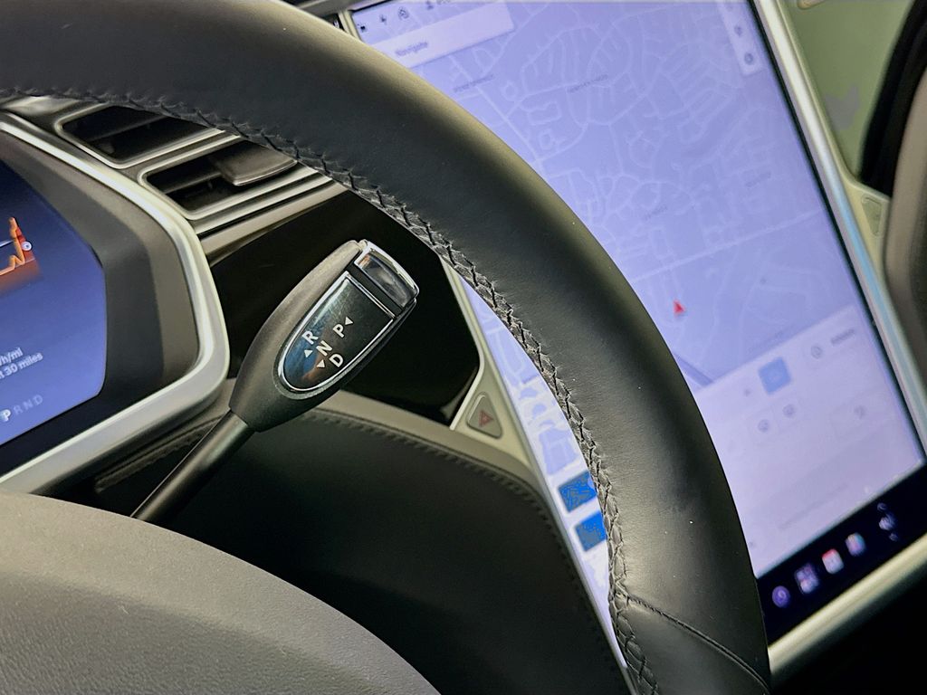 Thumbnail: 2014 Tesla Model S - 17