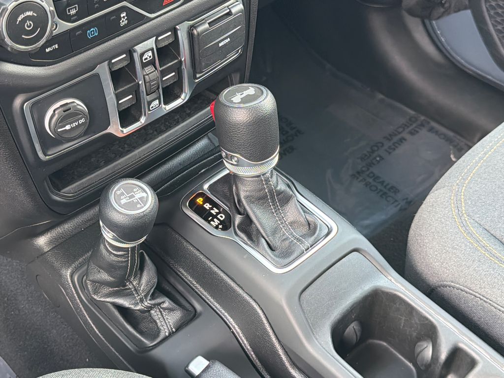 Used 2025 Gray Jeep Sahara 4xe image 32