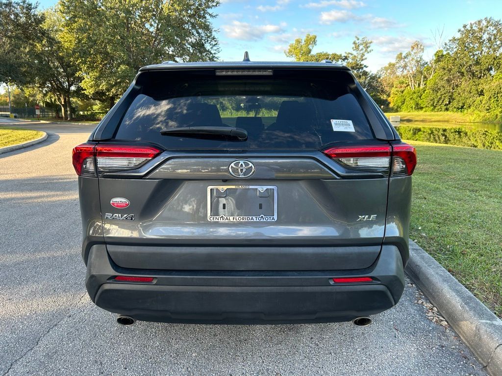 Thumbnail: 2021 Toyota RAV4 - 4