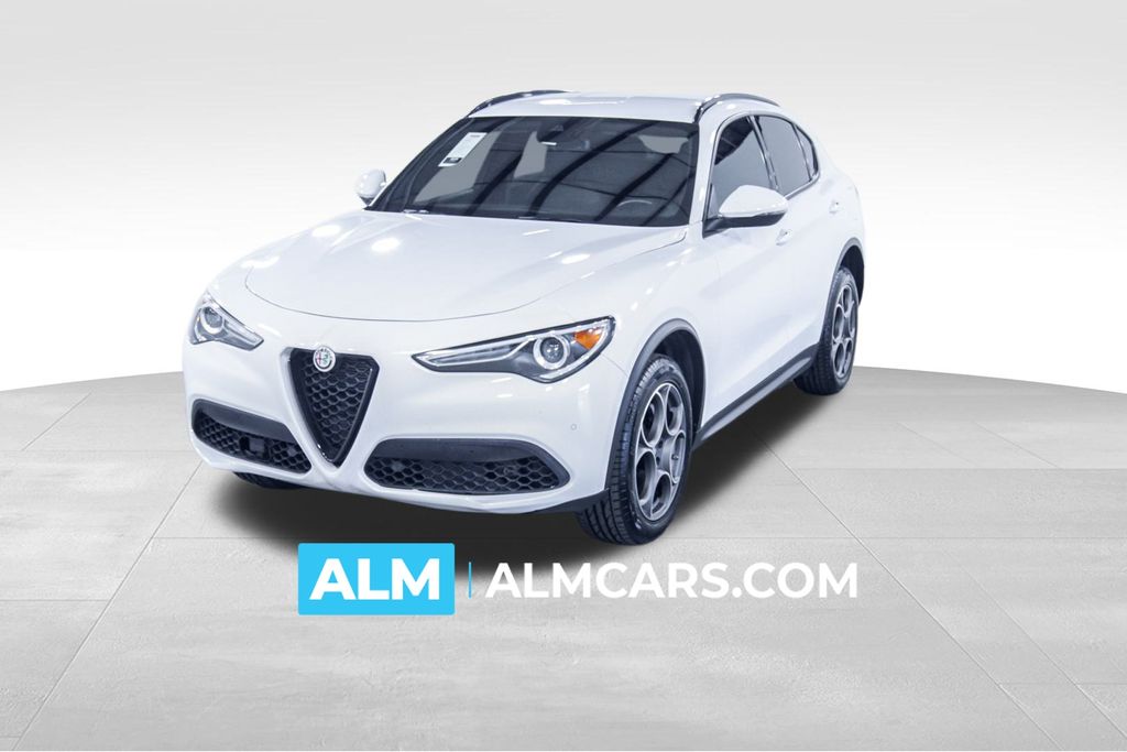 2022 Alfa Romeo Stelvio Base's photo