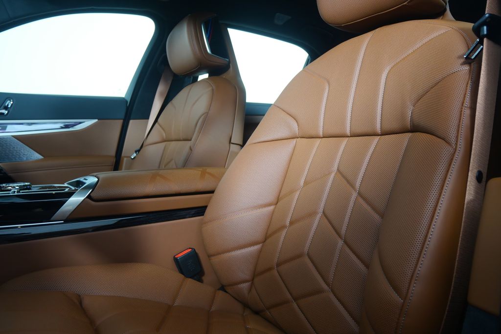 Thumbnail: 2026 BMW i7 - 11