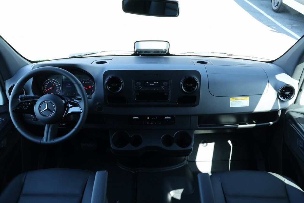 Thumbnail: 2025 Mercedes-Benz Sprinter - 4