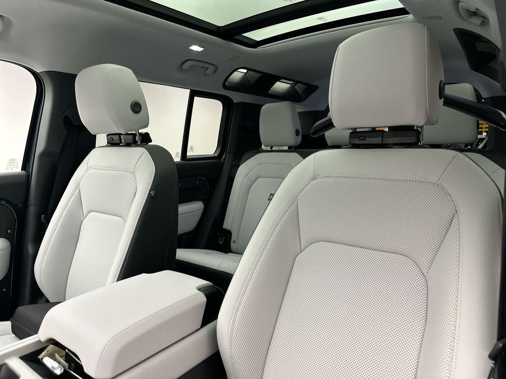 2025 Land Rover Defender 110 9