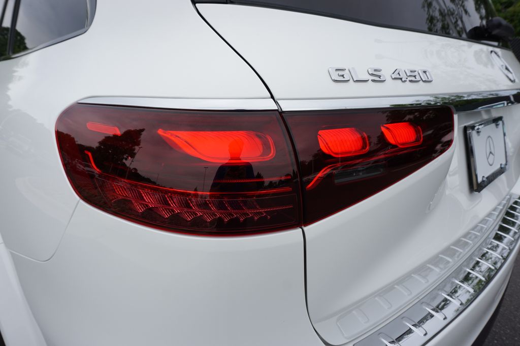 2025 Mercedes-Benz GLS 450 4MATIC 13