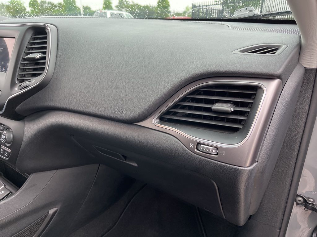 Thumbnail: 2020 Jeep Cherokee - 30