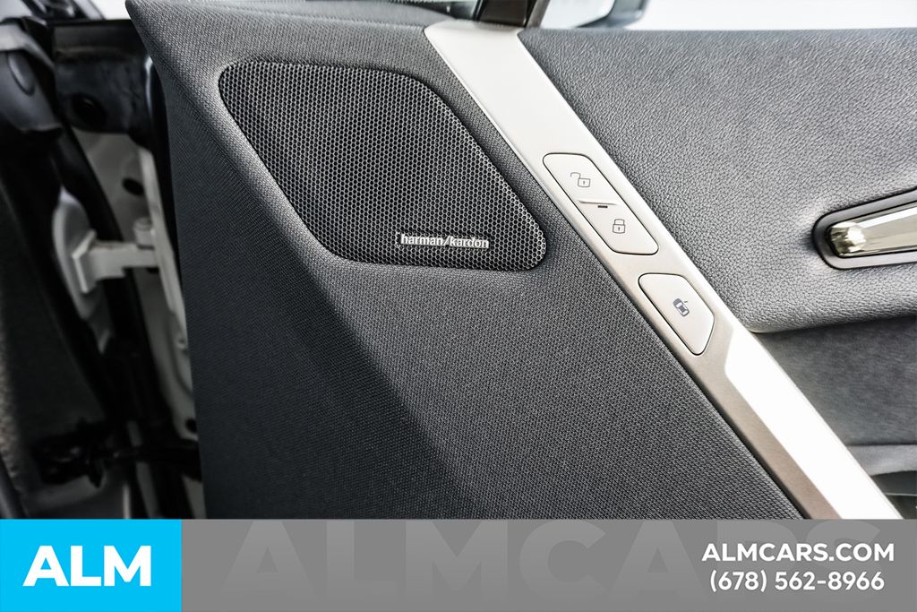 Used 2023 White BMW xDrive50 image 47