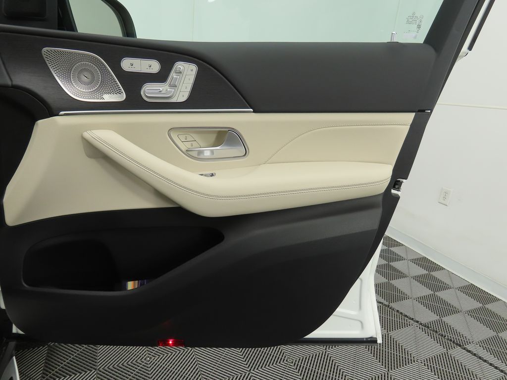 Thumbnail: 2025 Mercedes-Benz GLS - 26