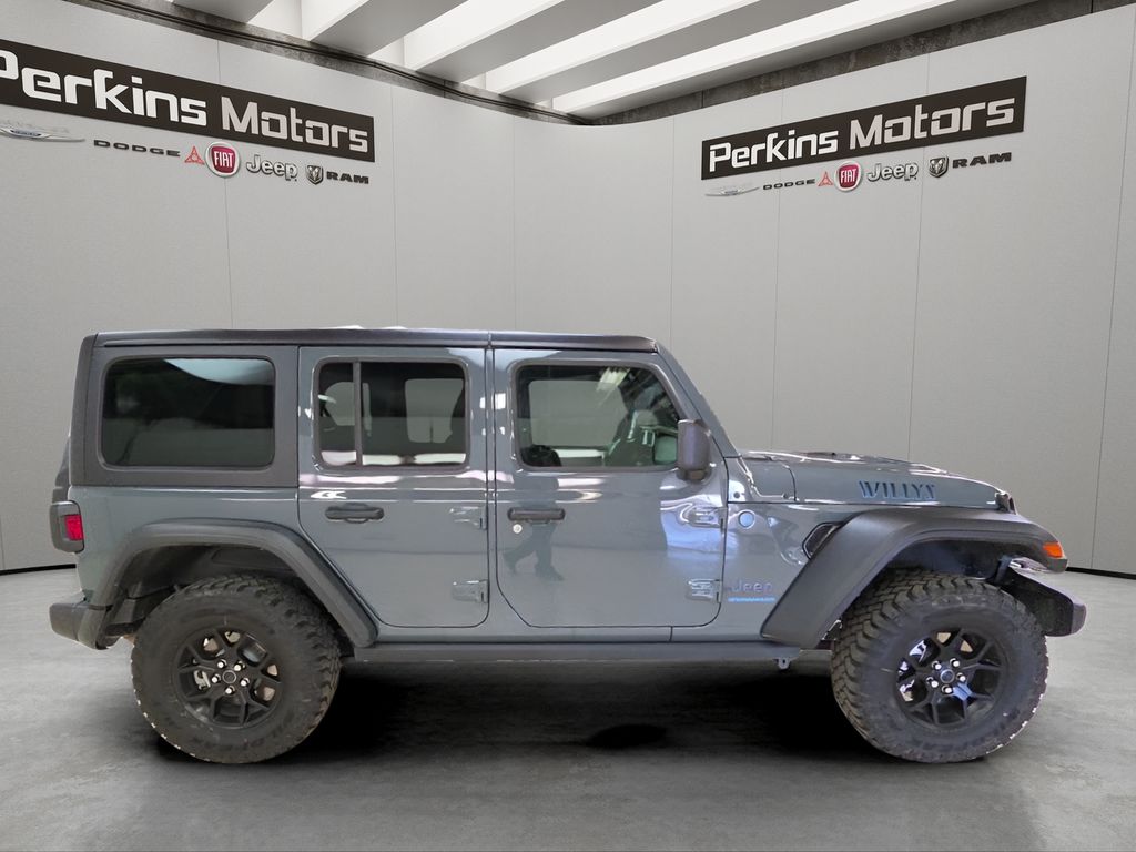 View vehicle photo 7