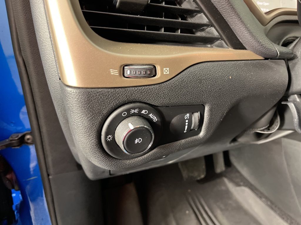 Thumbnail: 2018 Jeep Cherokee - 23