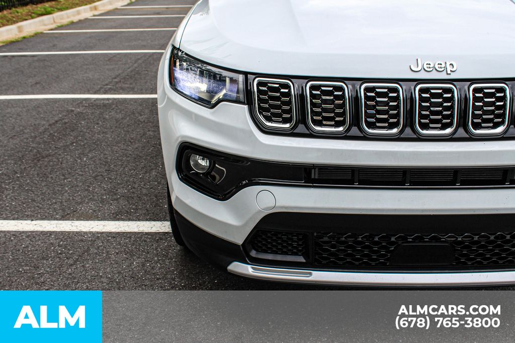 Used 2025 White Jeep Limited image 12