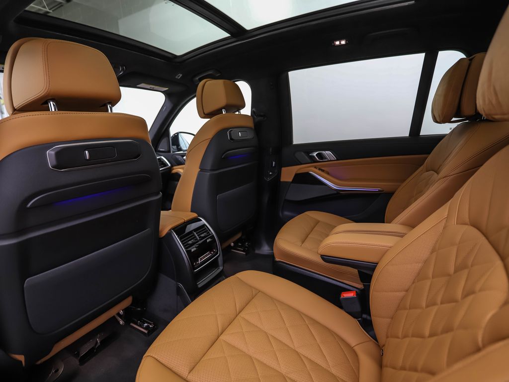 Thumbnail: 2026 BMW X7 - 21