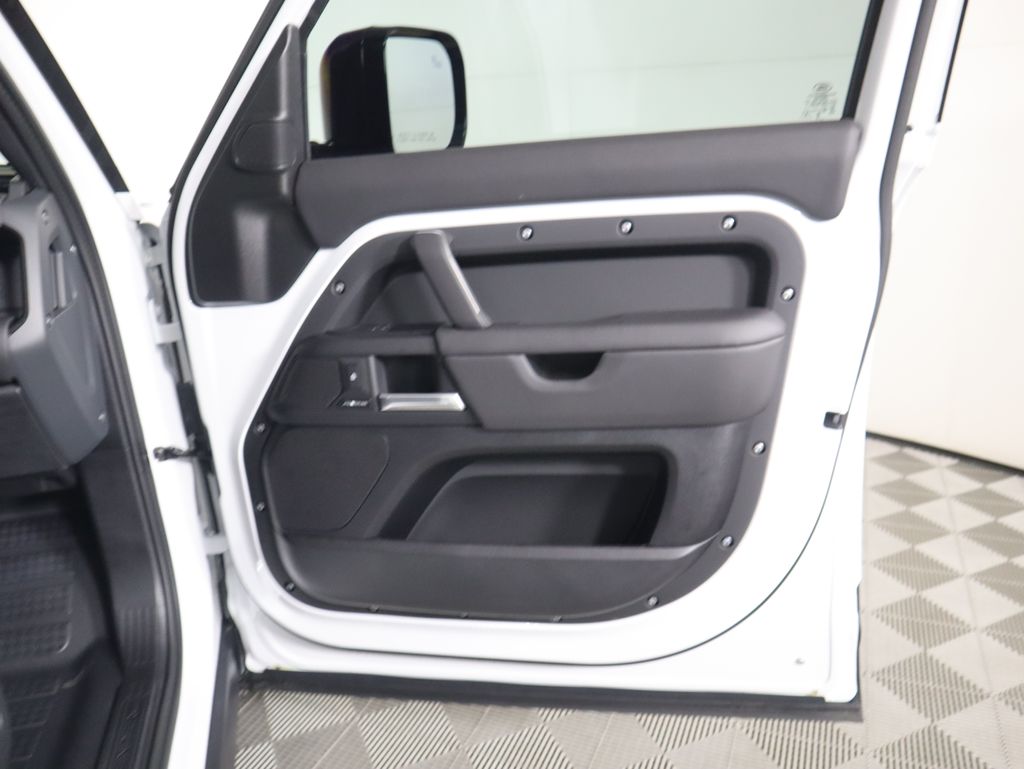 Thumbnail: 2025 Land Rover Defender - 27