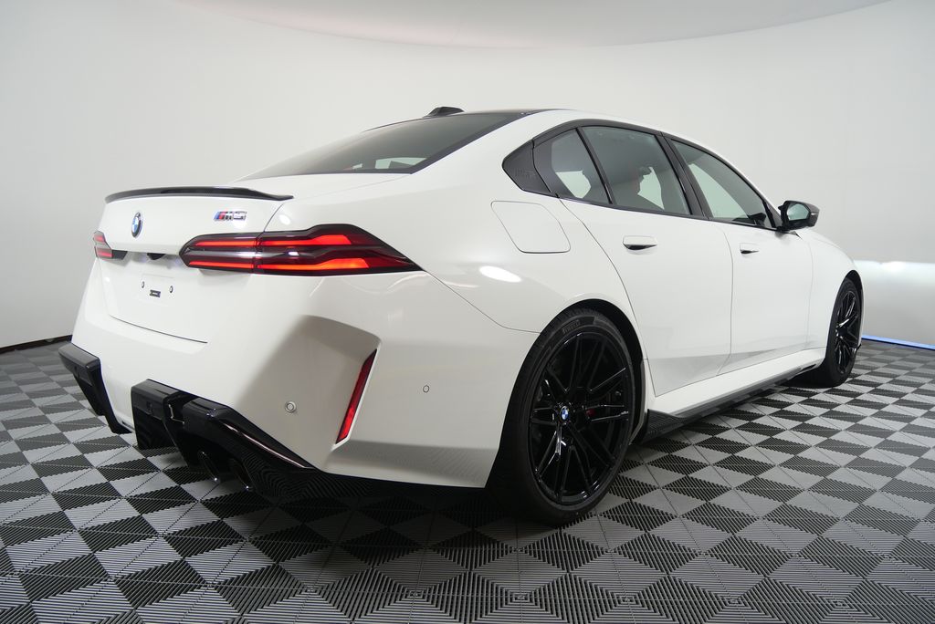 Thumbnail: 2026 BMW M5 - 3