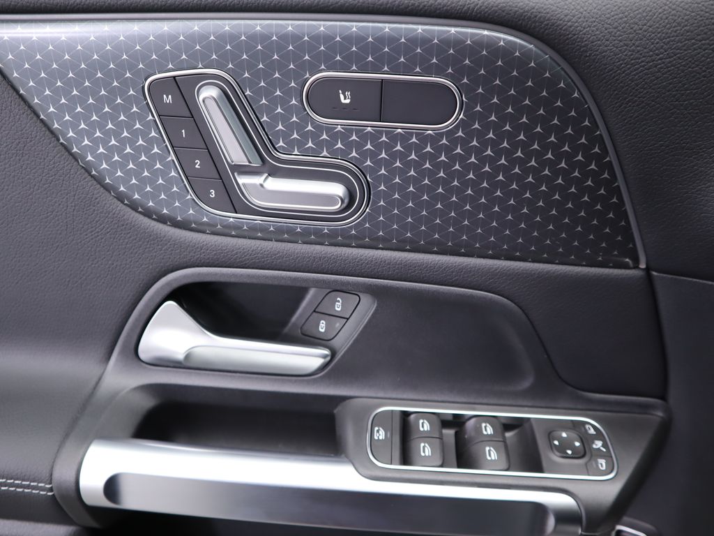 Thumbnail: 2025 Mercedes-Benz GLB - 24