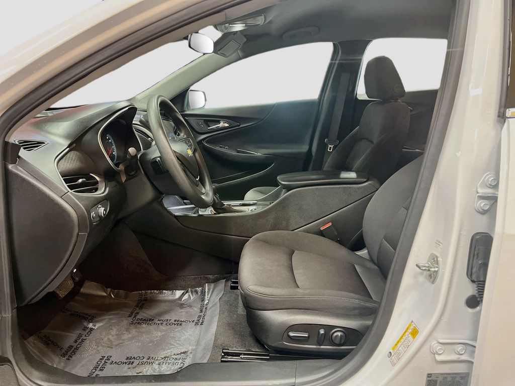Used 2025 Summit White Chevrolet LT image 21