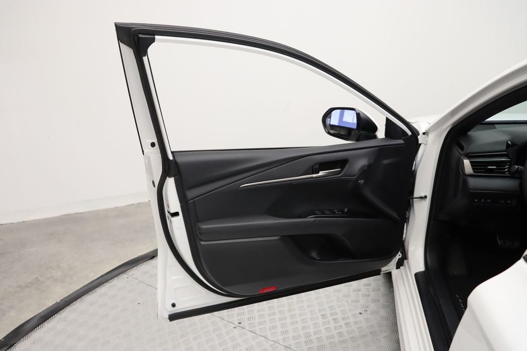 Thumbnail: 2025 Toyota Camry - 16