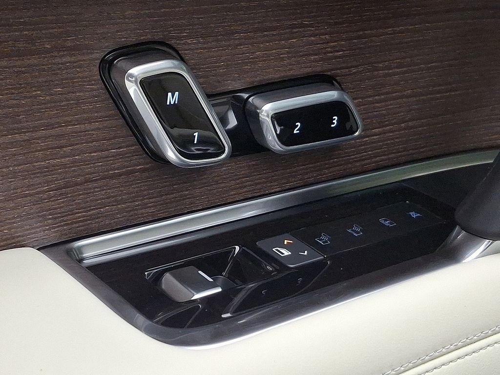 Thumbnail: 2026 Land Rover Range Rover - 8