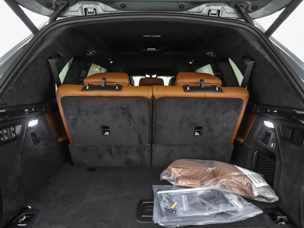 Thumbnail: 2027 BMW X7 - 28