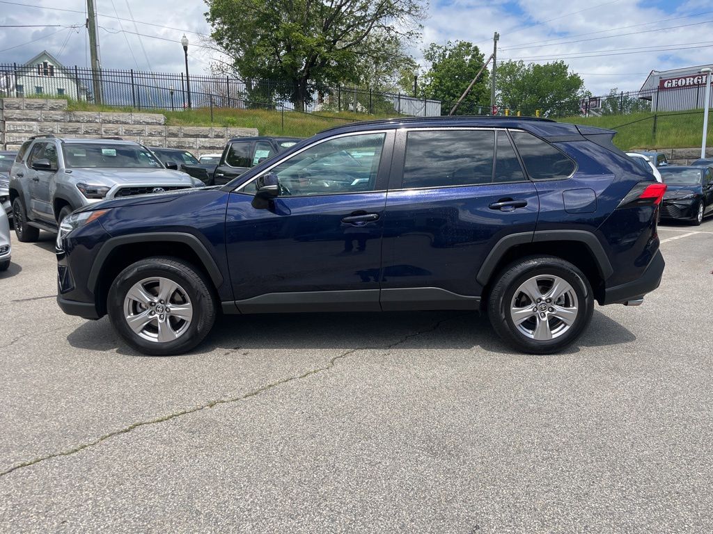 2024 Toyota RAV4 XLE - Photo 3