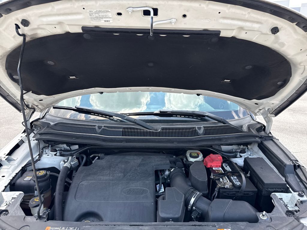 Used 2015 White Ford XLT image 29