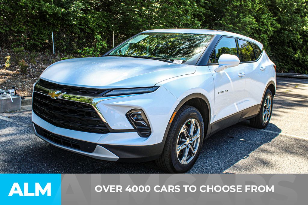 Used 2025 White Chevrolet LT image 3